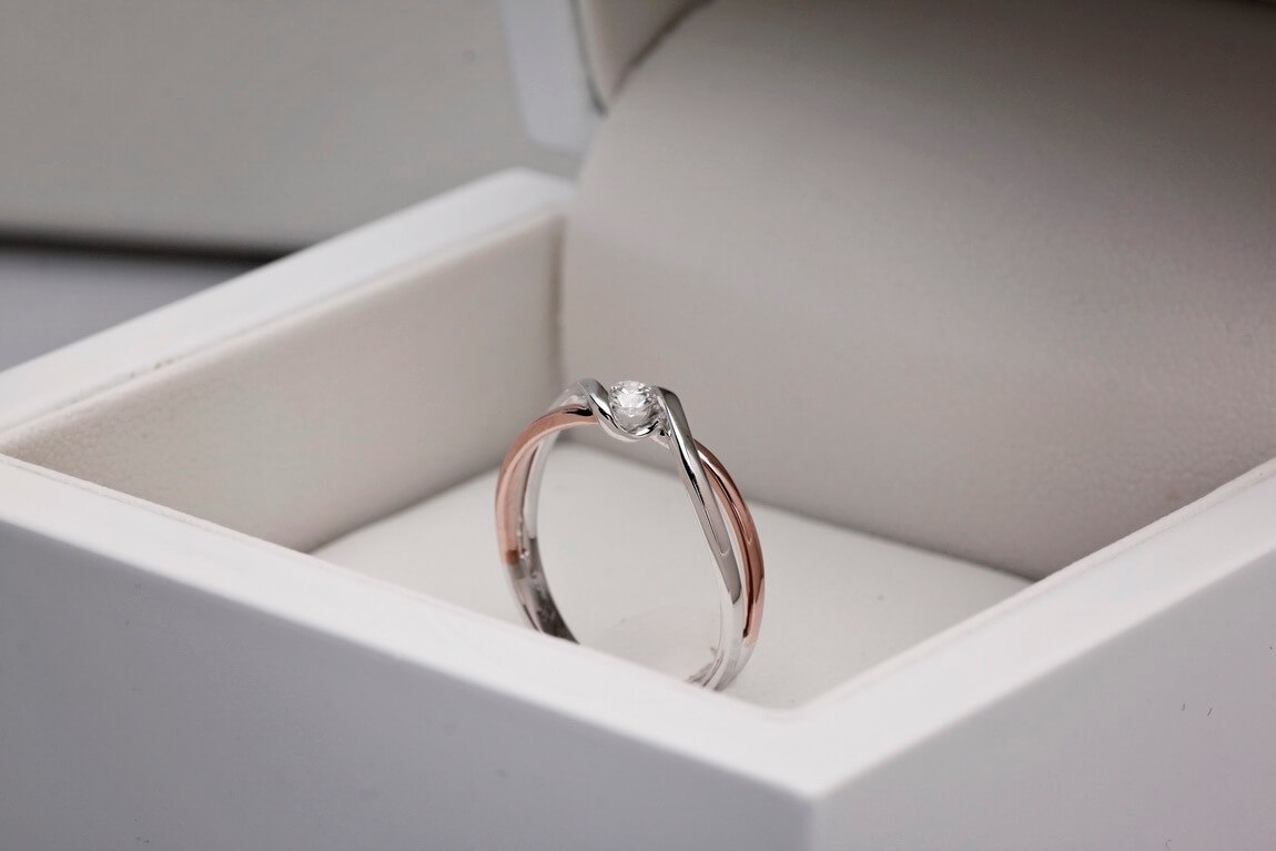 Złoty pierścionek PXD1943R - Diament